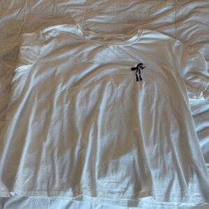 White T-Shirt with navy bow